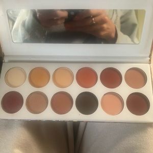 Ellen Tracy Rosegolf Nudes eyeshadow palette